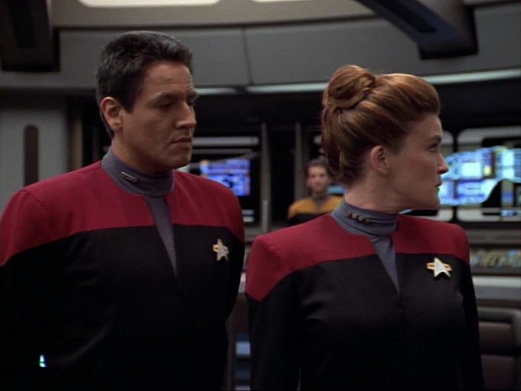 ariane179254_StarTrekVoyager_1x01_1x02-Caretaker_7352.jpg