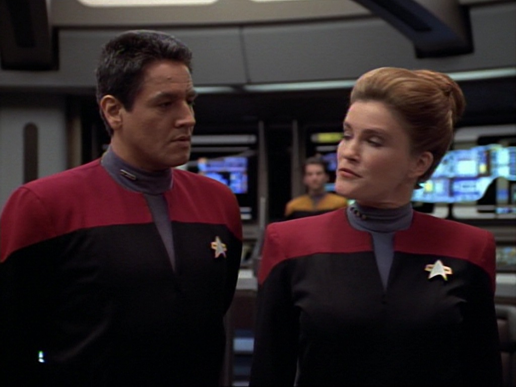 ariane179254_StarTrekVoyager_1x01_1x02-Caretaker_7353.jpg