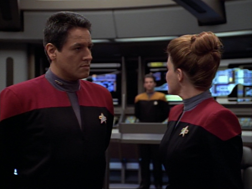 ariane179254_StarTrekVoyager_1x01_1x02-Caretaker_7362.jpg