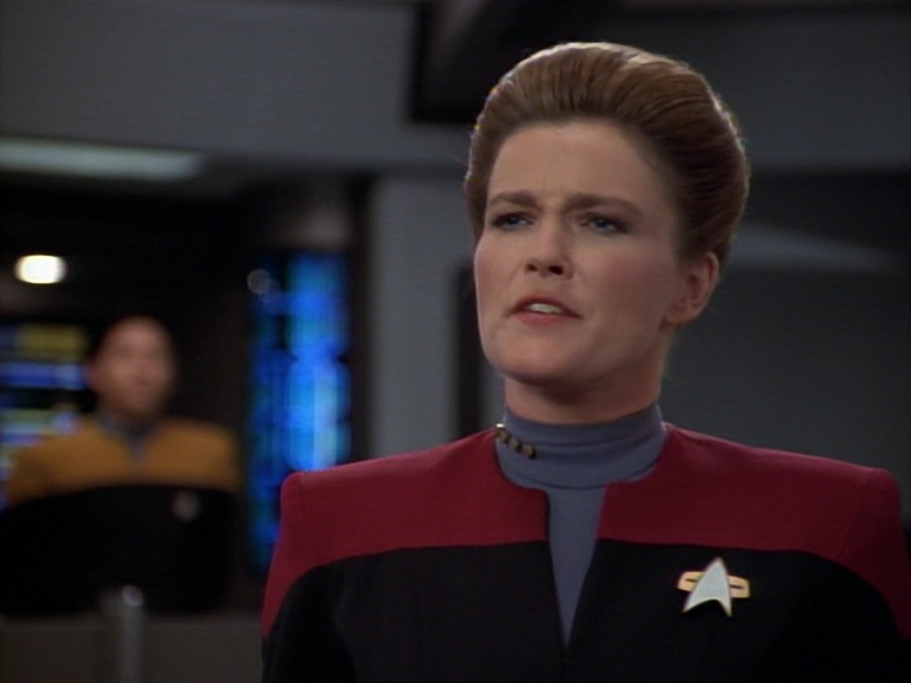 ariane179254_StarTrekVoyager_1x01_1x02-Caretaker_7368.jpg