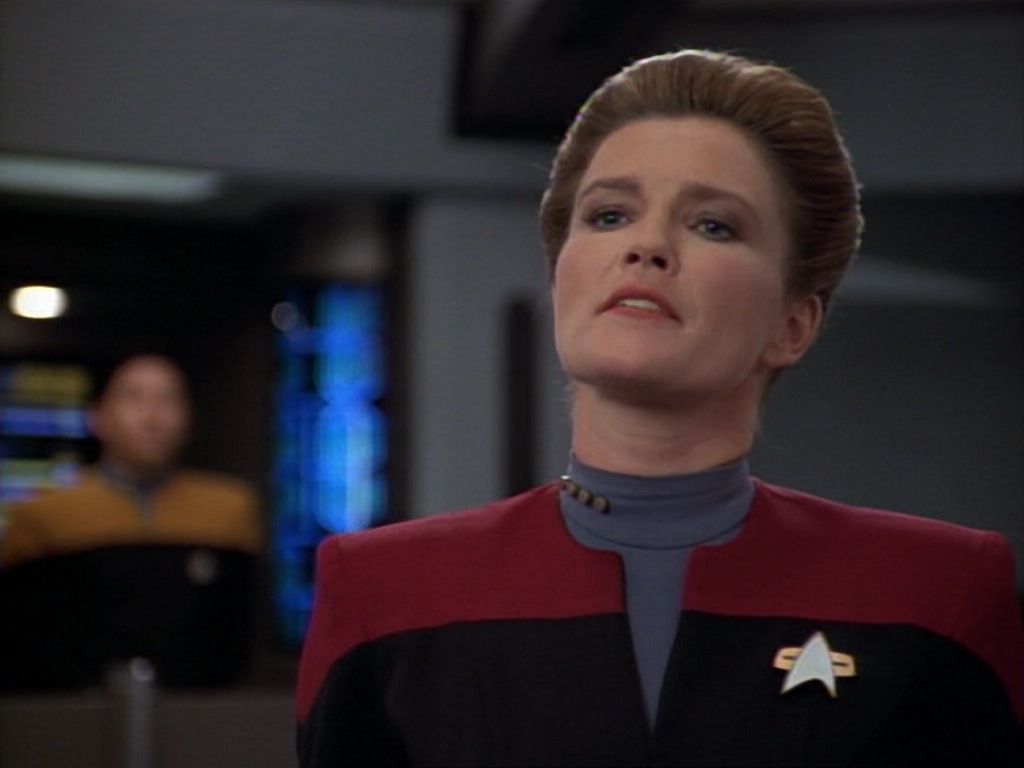 ariane179254_StarTrekVoyager_1x01_1x02-Caretaker_7372.jpg