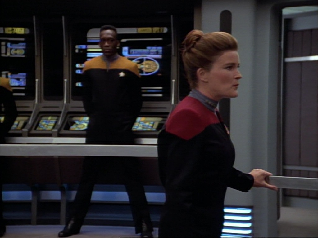 ariane179254_StarTrekVoyager_1x01_1x02-Caretaker_7393.jpg
