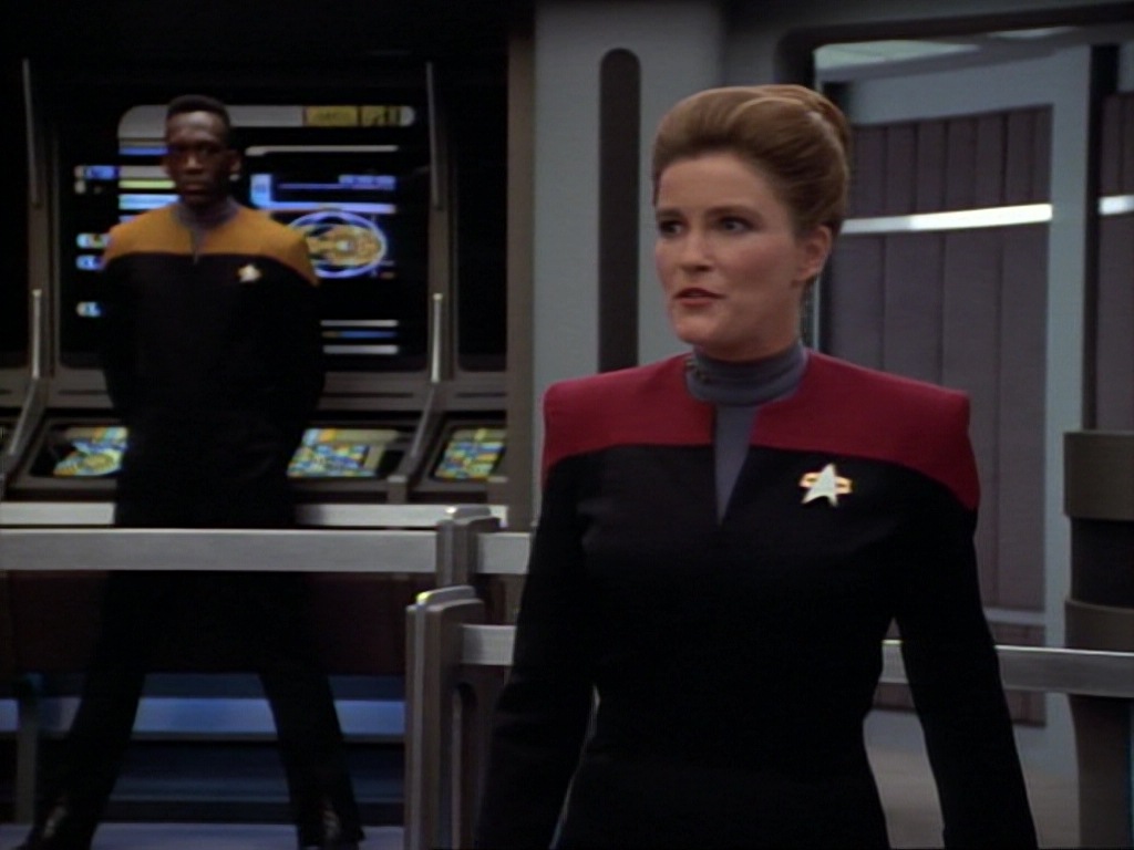 ariane179254_StarTrekVoyager_1x01_1x02-Caretaker_7396.jpg
