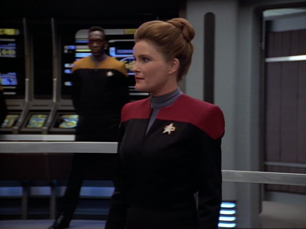 ariane179254_StarTrekVoyager_1x01_1x02-Caretaker_7397.jpg