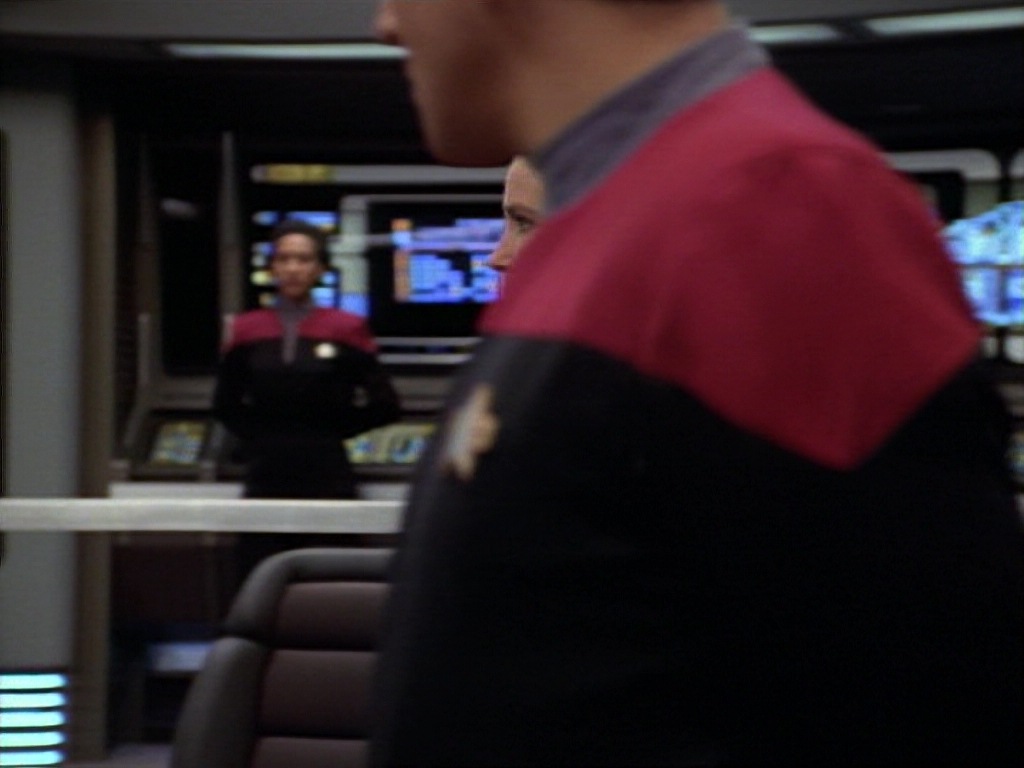 ariane179254_StarTrekVoyager_1x01_1x02-Caretaker_7401.jpg
