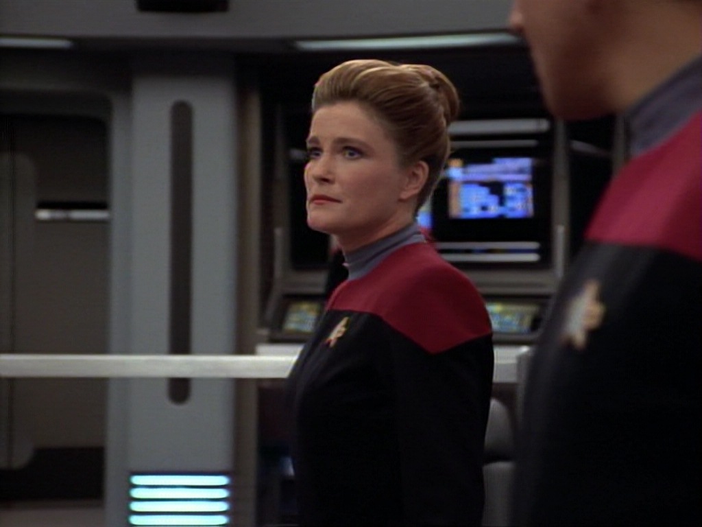 ariane179254_StarTrekVoyager_1x01_1x02-Caretaker_7402.jpg