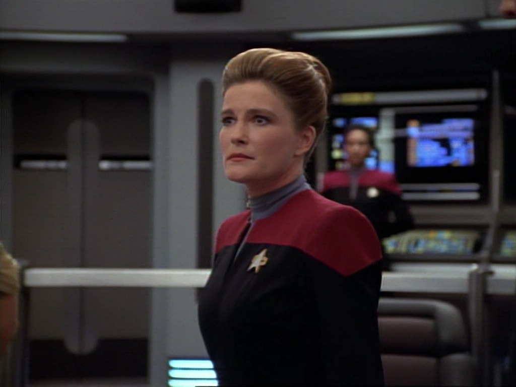 ariane179254_StarTrekVoyager_1x01_1x02-Caretaker_7403.jpg