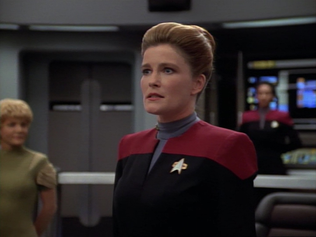 ariane179254_StarTrekVoyager_1x01_1x02-Caretaker_7404.jpg