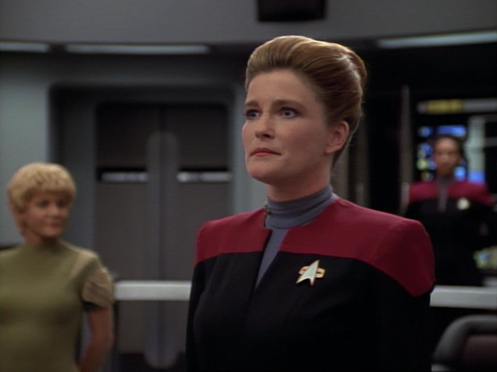 ariane179254_StarTrekVoyager_1x01_1x02-Caretaker_7405.jpg