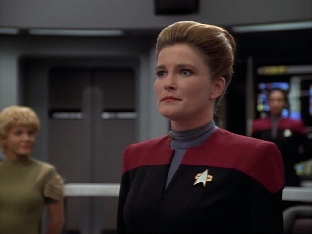 ariane179254_StarTrekVoyager_1x01_1x02-Caretaker_7406.jpg