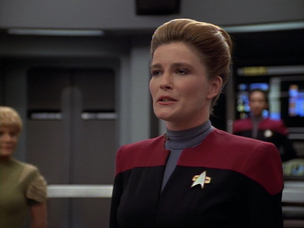 ariane179254_StarTrekVoyager_1x01_1x02-Caretaker_7407.jpg