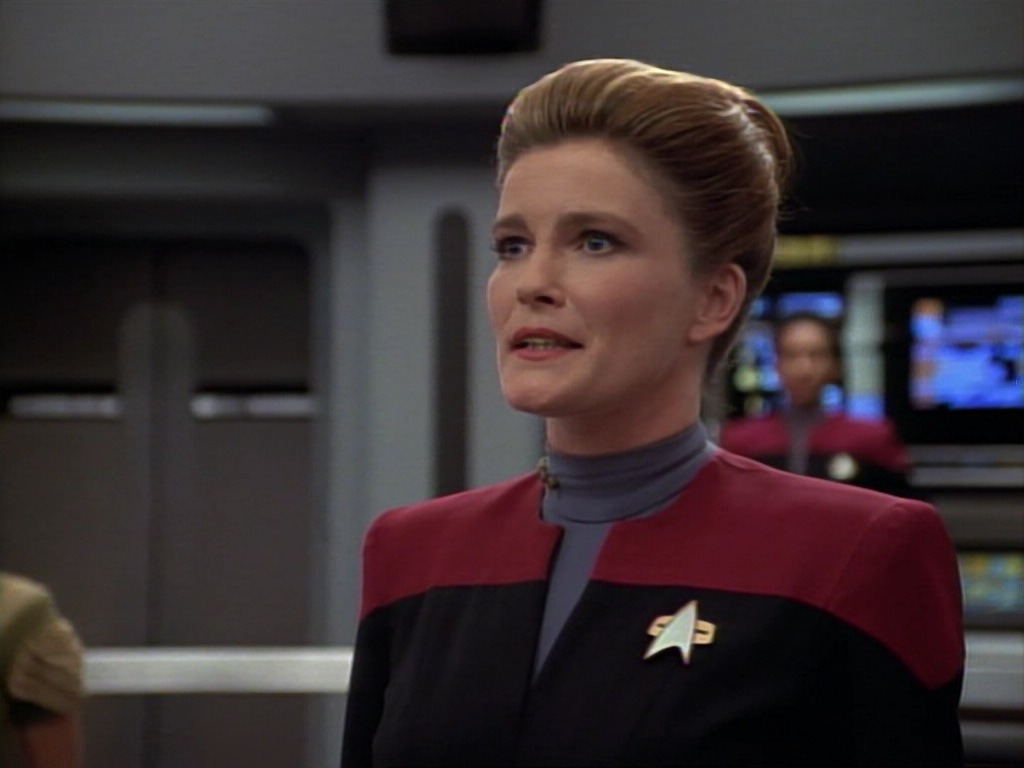 ariane179254_StarTrekVoyager_1x01_1x02-Caretaker_7408.jpg