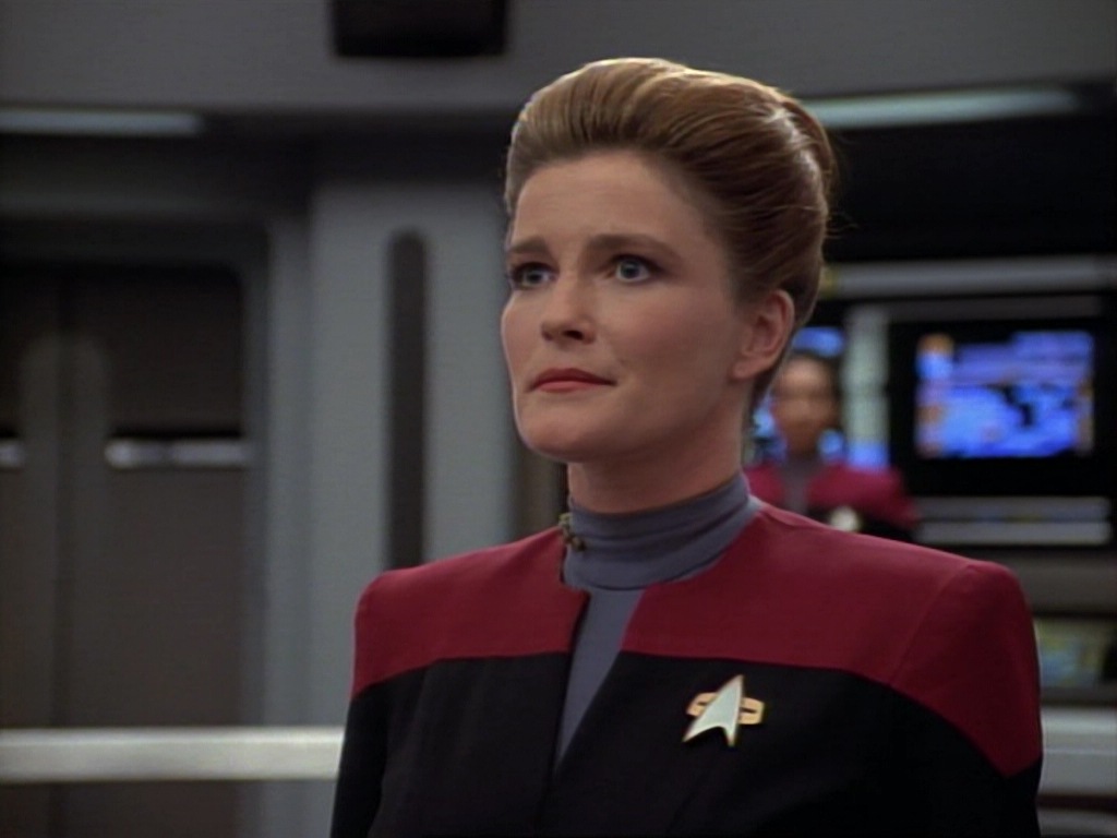 ariane179254_StarTrekVoyager_1x01_1x02-Caretaker_7409.jpg