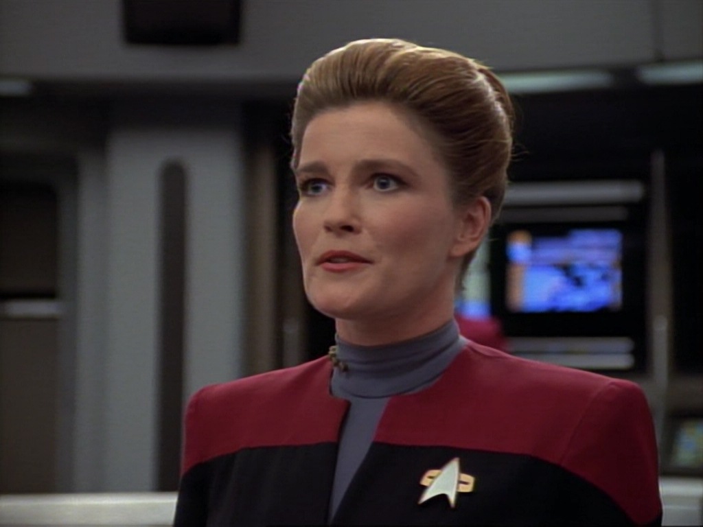 ariane179254_StarTrekVoyager_1x01_1x02-Caretaker_7411.jpg