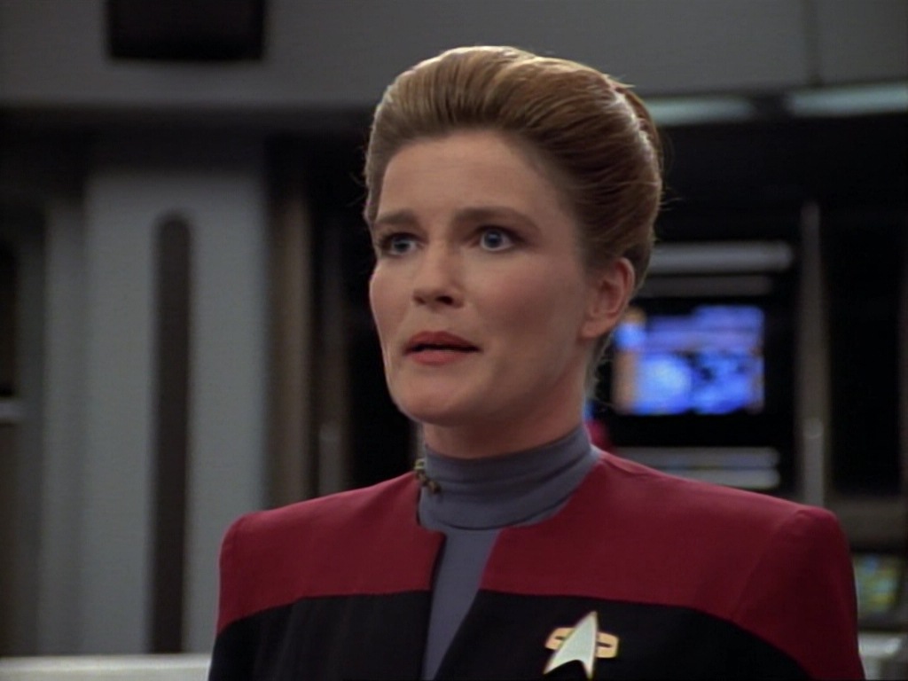 ariane179254_StarTrekVoyager_1x01_1x02-Caretaker_7412.jpg