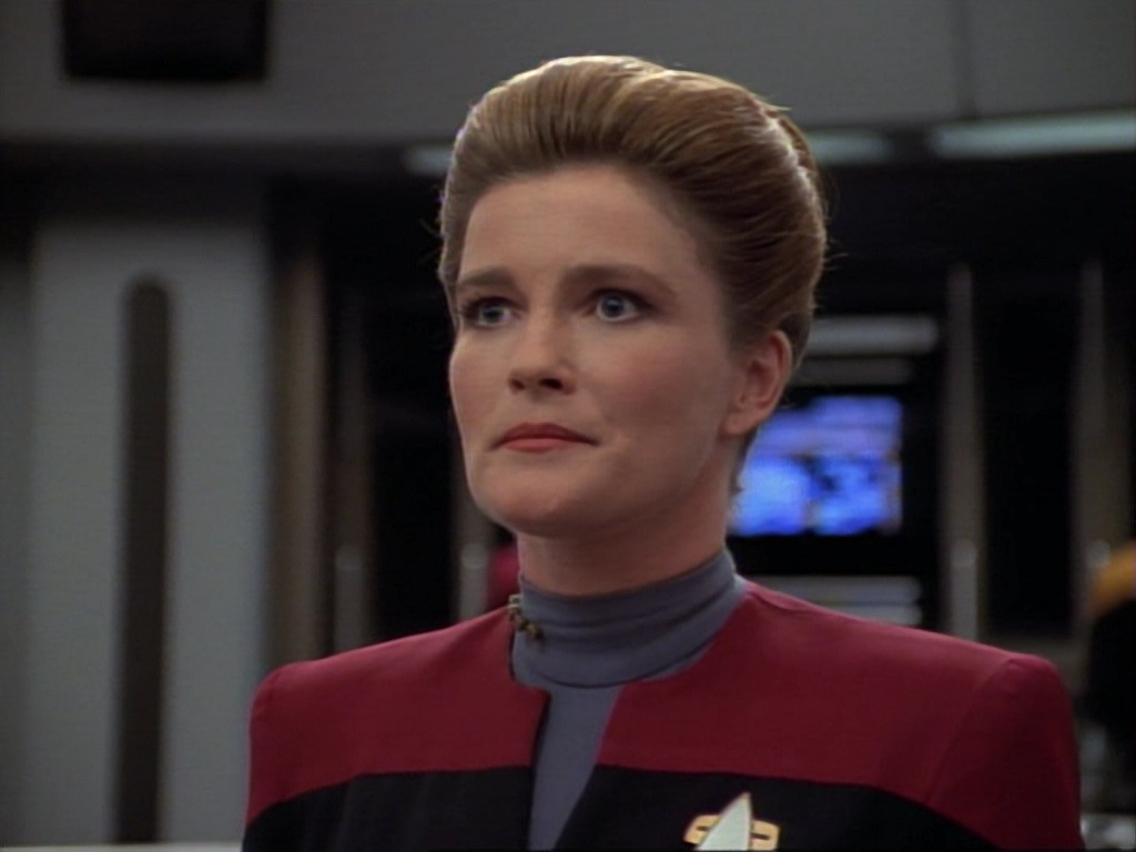 ariane179254_StarTrekVoyager_1x01_1x02-Caretaker_7413.jpg