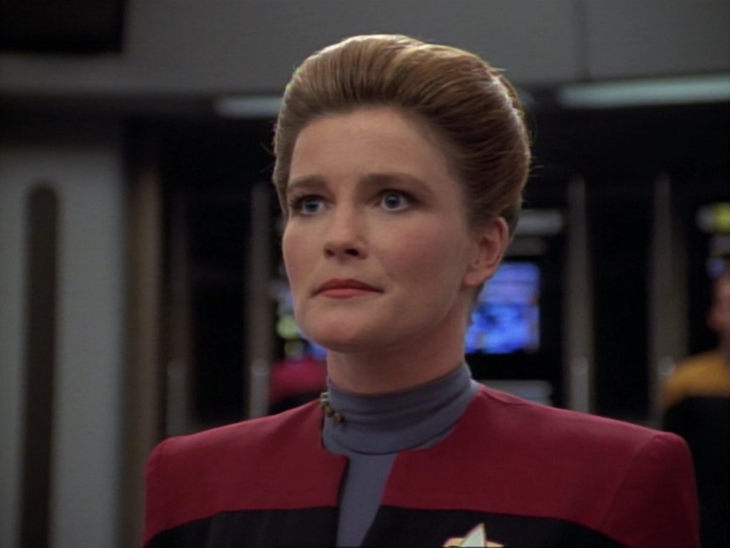ariane179254_StarTrekVoyager_1x01_1x02-Caretaker_7414.jpg