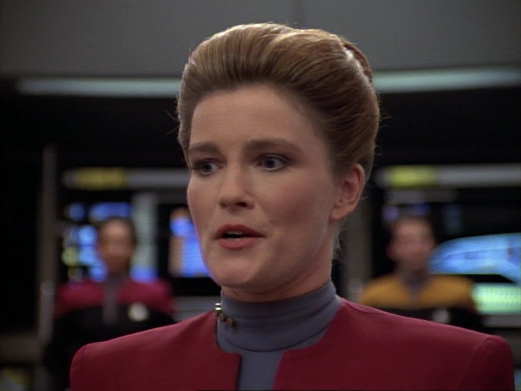 ariane179254_StarTrekVoyager_1x01_1x02-Caretaker_7418.jpg