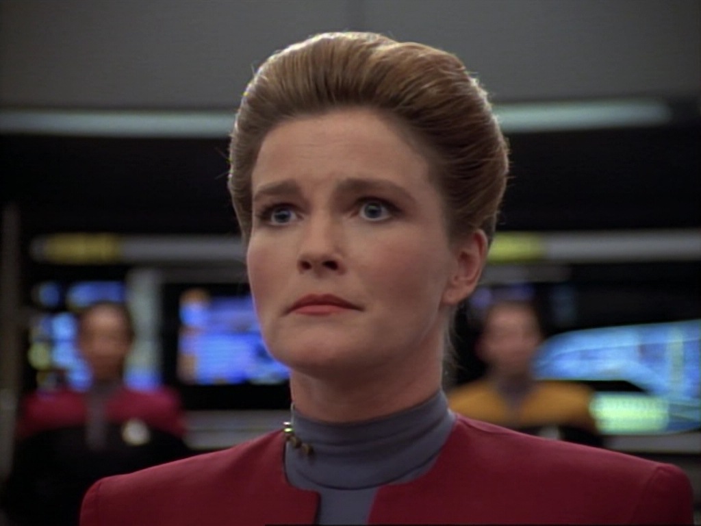ariane179254_StarTrekVoyager_1x01_1x02-Caretaker_7419.jpg