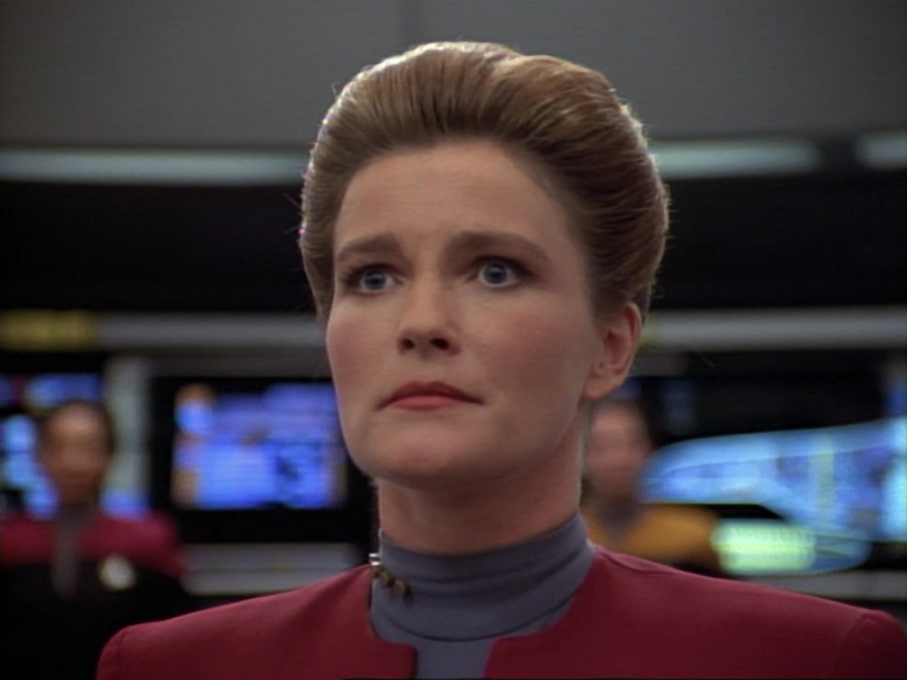 ariane179254_StarTrekVoyager_1x01_1x02-Caretaker_7420.jpg