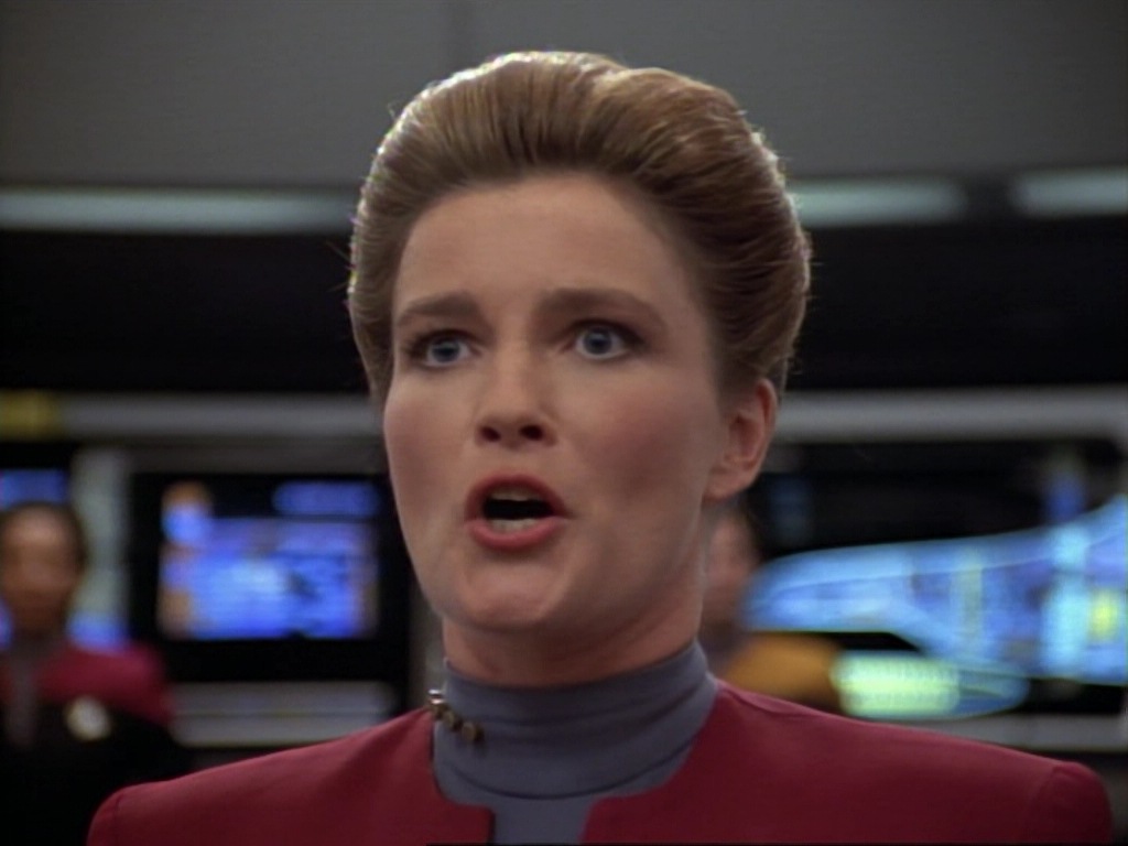 ariane179254_StarTrekVoyager_1x01_1x02-Caretaker_7421.jpg