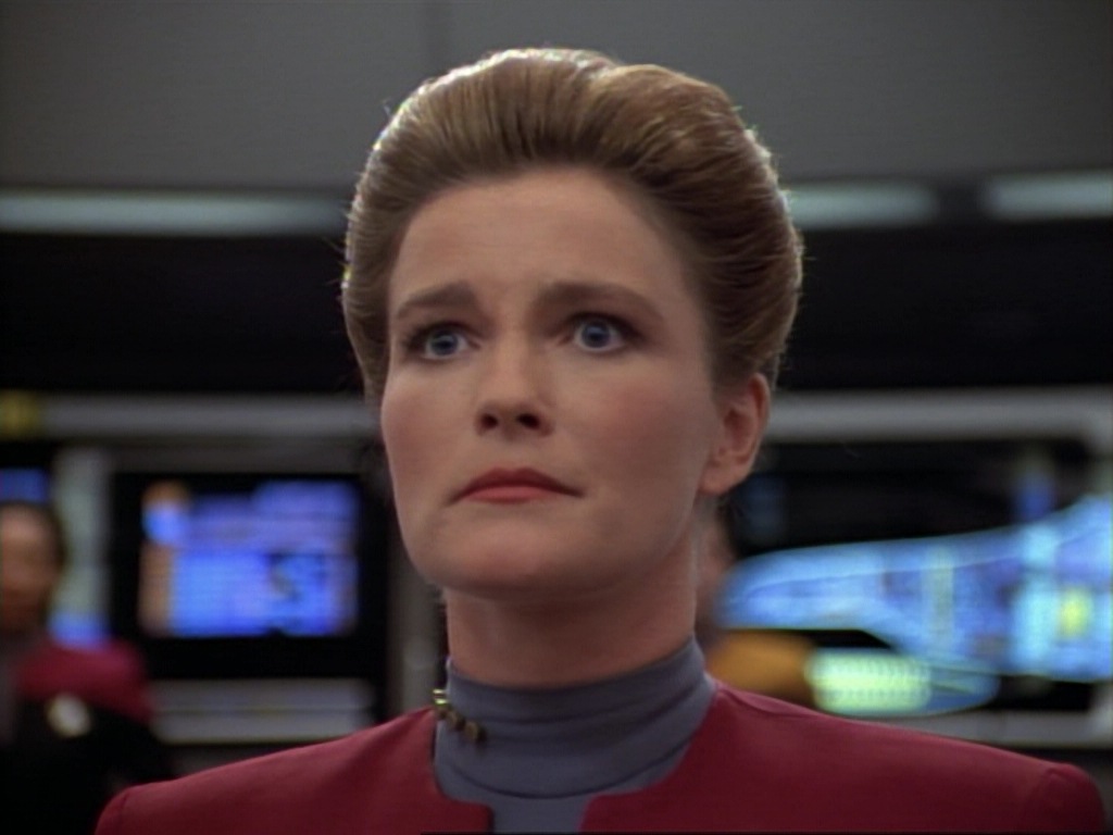 ariane179254_StarTrekVoyager_1x01_1x02-Caretaker_7423.jpg