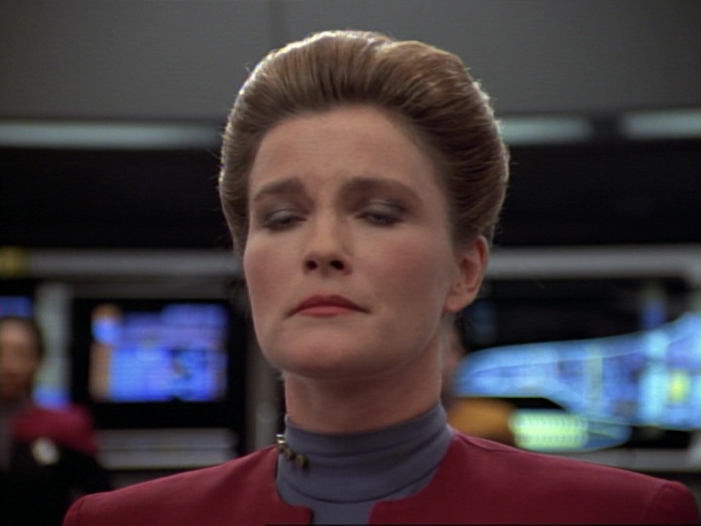 ariane179254_StarTrekVoyager_1x01_1x02-Caretaker_7429.jpg