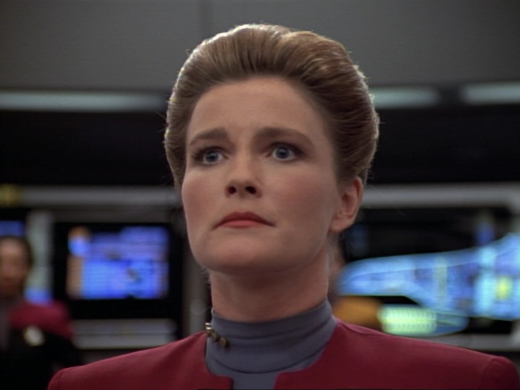 ariane179254_StarTrekVoyager_1x01_1x02-Caretaker_7430.jpg