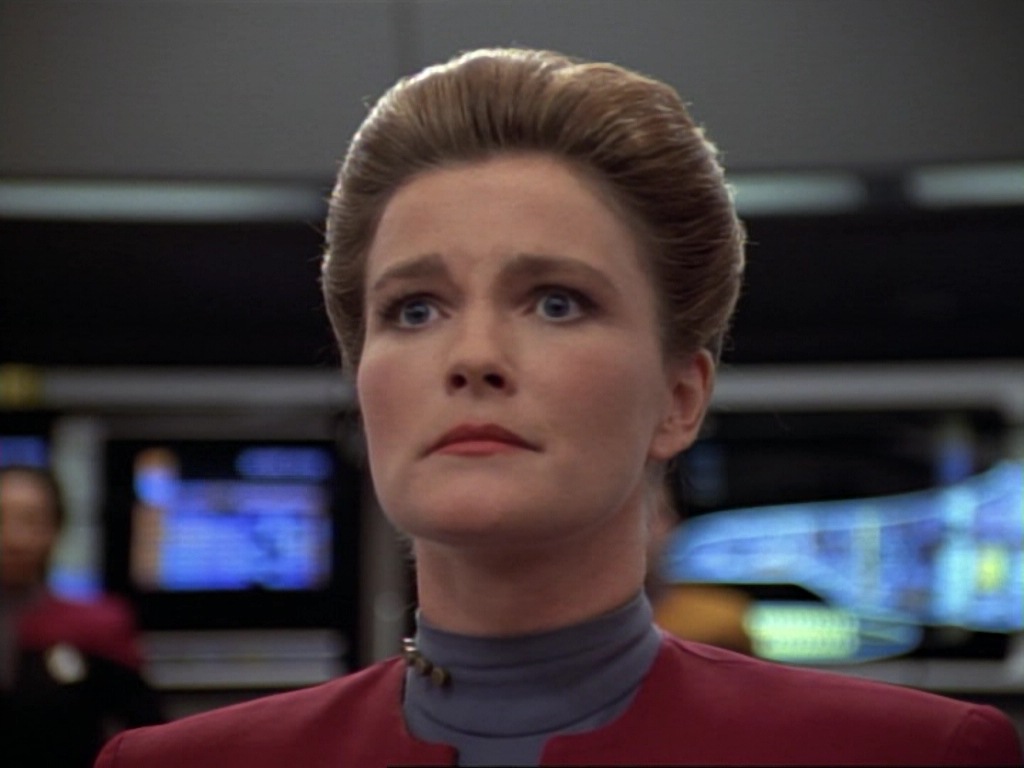 ariane179254_StarTrekVoyager_1x01_1x02-Caretaker_7431.jpg