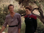 ariane179254_StarTrekVoyager_1x01_1x02-Caretaker_0602.jpg