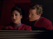 ariane179254_StarTrekVoyager_1x01_1x02-Caretaker_0702.jpg
