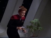 ariane179254_StarTrekVoyager_1x01_1x02-Caretaker_1079.jpg