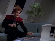 ariane179254_StarTrekVoyager_1x01_1x02-Caretaker_1102.jpg