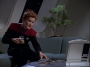 ariane179254_StarTrekVoyager_1x01_1x02-Caretaker_1103.jpg
