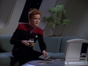 ariane179254_StarTrekVoyager_1x01_1x02-Caretaker_1113.jpg
