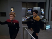 ariane179254_StarTrekVoyager_1x01_1x02-Caretaker_1224.jpg