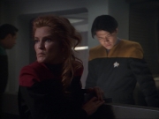 ariane179254_StarTrekVoyager_1x01_1x02-Caretaker_1794.jpg