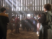 ariane179254_StarTrekVoyager_1x01_1x02-Caretaker_2447.jpg
