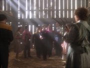 ariane179254_StarTrekVoyager_1x01_1x02-Caretaker_2449.jpg