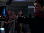 ariane179254_StarTrekVoyager_1x01_1x02-Caretaker_2702.jpg