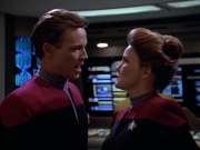 ariane179254_StarTrekVoyager_1x01_1x02-Caretaker_2890.jpg