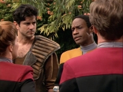 ariane179254_StarTrekVoyager_1x01_1x02-Caretaker_2930.jpg