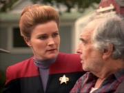 ariane179254_StarTrekVoyager_1x01_1x02-Caretaker_3057.jpg