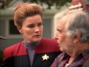 ariane179254_StarTrekVoyager_1x01_1x02-Caretaker_3059.jpg