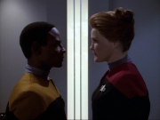 ariane179254_StarTrekVoyager_1x01_1x02-Caretaker_3500.jpg
