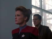 ariane179254_StarTrekVoyager_1x01_1x02-Caretaker_5582.jpg