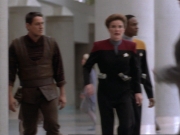 ariane179254_StarTrekVoyager_1x01_1x02-Caretaker_5647.jpg