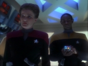 ariane179254_StarTrekVoyager_1x01_1x02-Caretaker_6849.jpg