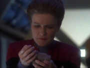 ariane179254_StarTrekVoyager_1x01_1x02-Caretaker_6919.jpg
