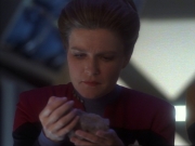 ariane179254_StarTrekVoyager_1x01_1x02-Caretaker_6921.jpg